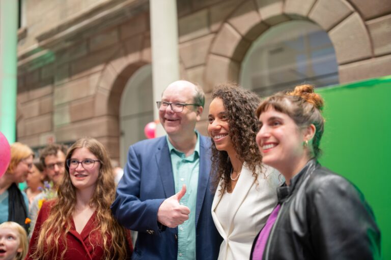 Onyeka Oshionwu als erste grüne Oberbürgermeisterin Göttingens gewählt